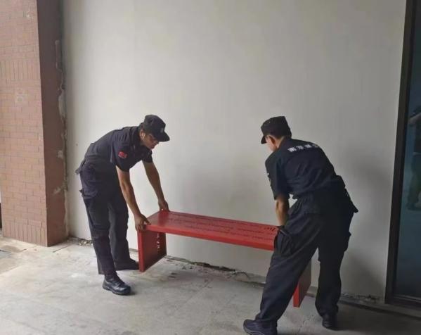 C:/Users/BA/Desktop/風(fēng)雨過后南京保安迅速行動(dòng)，恢復(fù)安“寧”面貌/6.jpg6