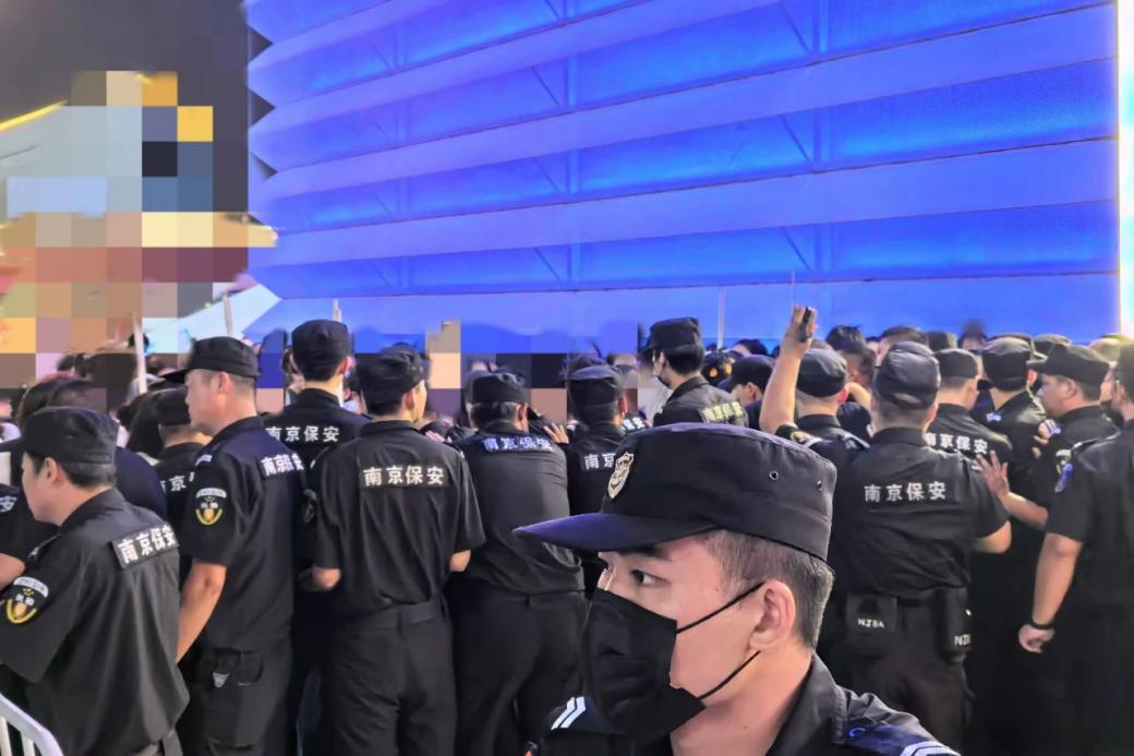 C:/Users/Administrator/Desktop/臺風“貝碧嘉”來襲，南京保安積極應對，“守”護萬家團圓！/12.jpg12