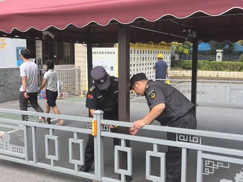 C:/Users/Administrator/Desktop/臺風“貝碧嘉”來襲，南京保安積極應對，“守”護萬家團圓！/4.jpg4