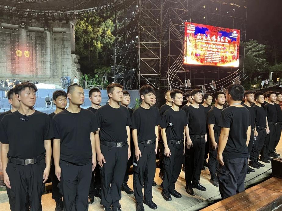 C:/Users/Administrator/Desktop/臺風“貝碧嘉”來襲，南京保安積極應對，“守”護萬家團圓！/10.jpg10