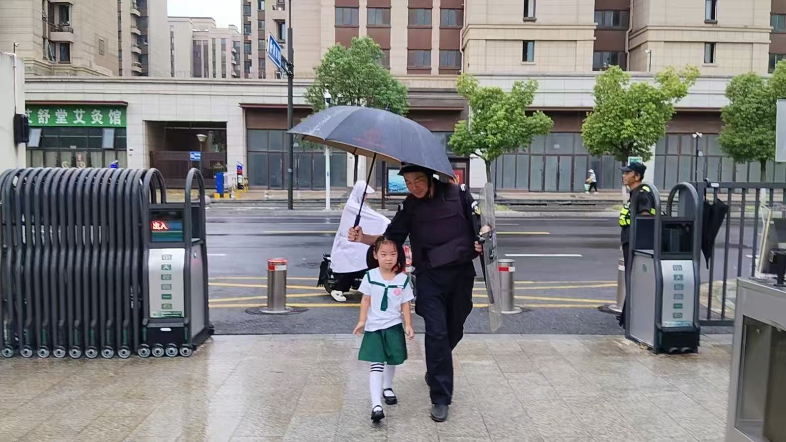 E:/25.12.10后 上傳網站留存/【回首2025】南京保安“五新”答卷迎接“十五五”/回首2025照片/14.jpg14