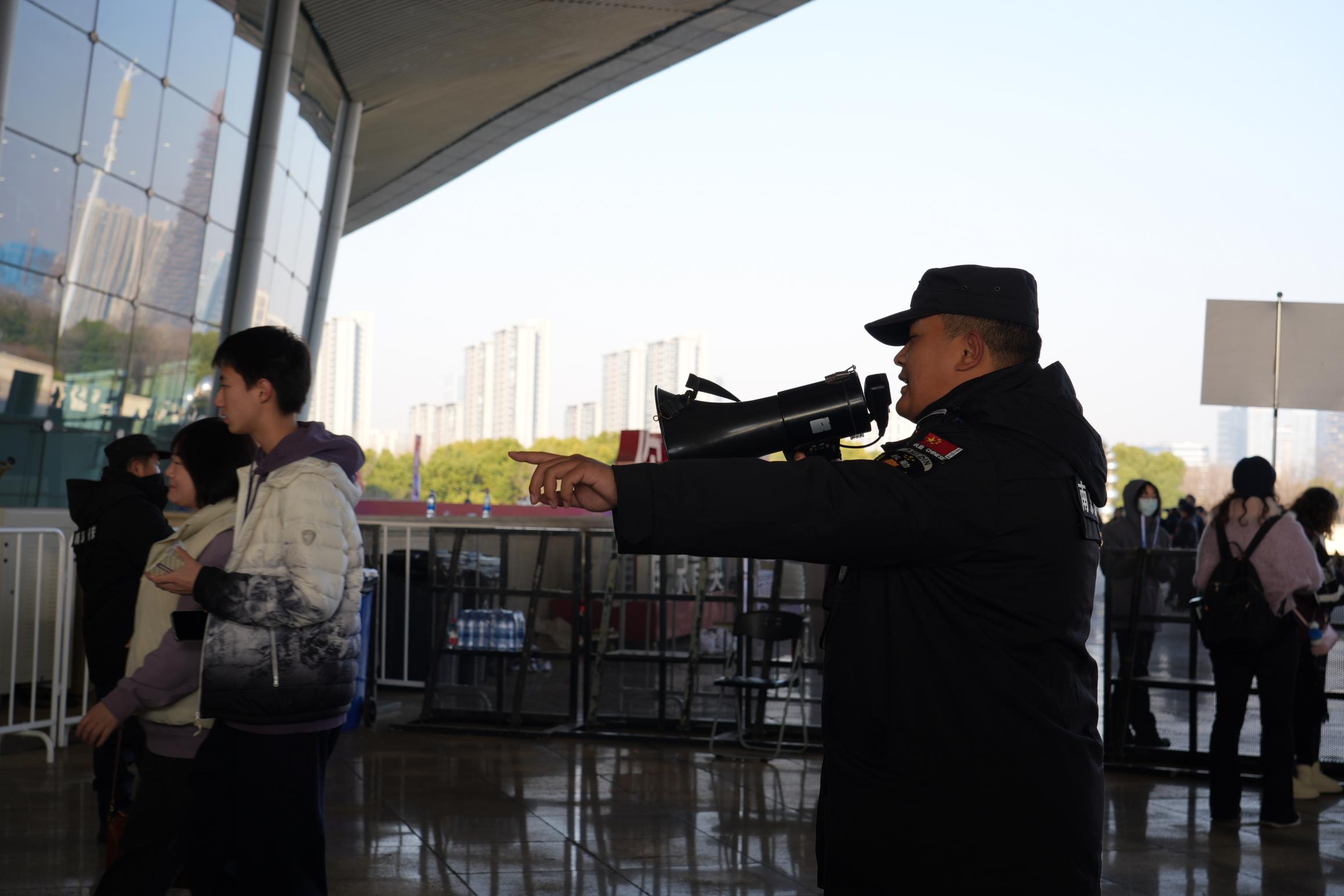 E:/25.12.10后 上傳網(wǎng)站留存/“安保鐵軍、硬核保障”2025系列報(bào)道四十一——乒超巔峰對(duì)決耀金陵 南京市保硬核護(hù)航筑平安/DSC06342.JPGDSC06342