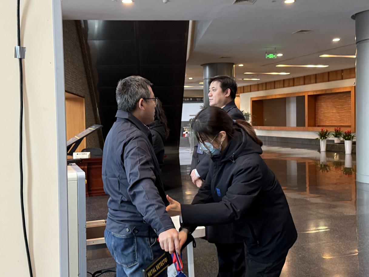 E:/25.12.10后 上傳網(wǎng)站留存/“安保鐵軍、硬核保障”2026系列報(bào)道一——科技引領(lǐng)未來，安全護(hù)航盛會/照片/79854b95b5929b8d99e14dd1fe9a271f.jpg79854b95b5929b8d99e14dd1fe9a271f